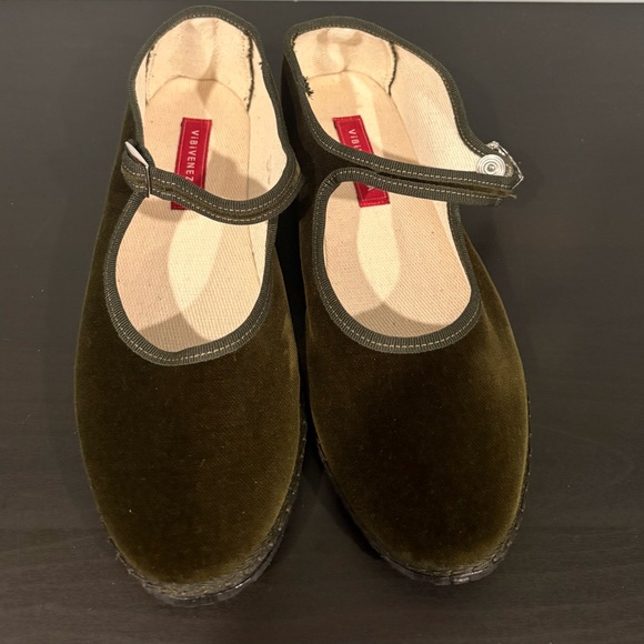 ViBi Venezia Women's Mary Jane Velvet Ballet Flats | Color:Bottiglia | size 39 - Picture 1 of 9